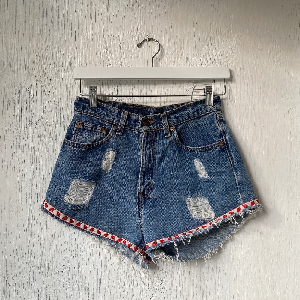 LEVI'S vintage strawberry trim shorts
